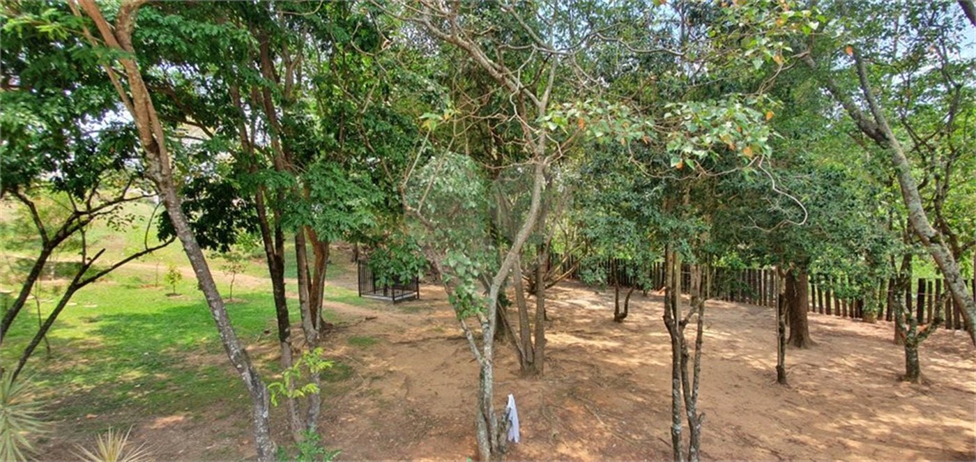 Terreno à venda com 1 suíte no condomínio Portal do Lago, Valinhos - SP