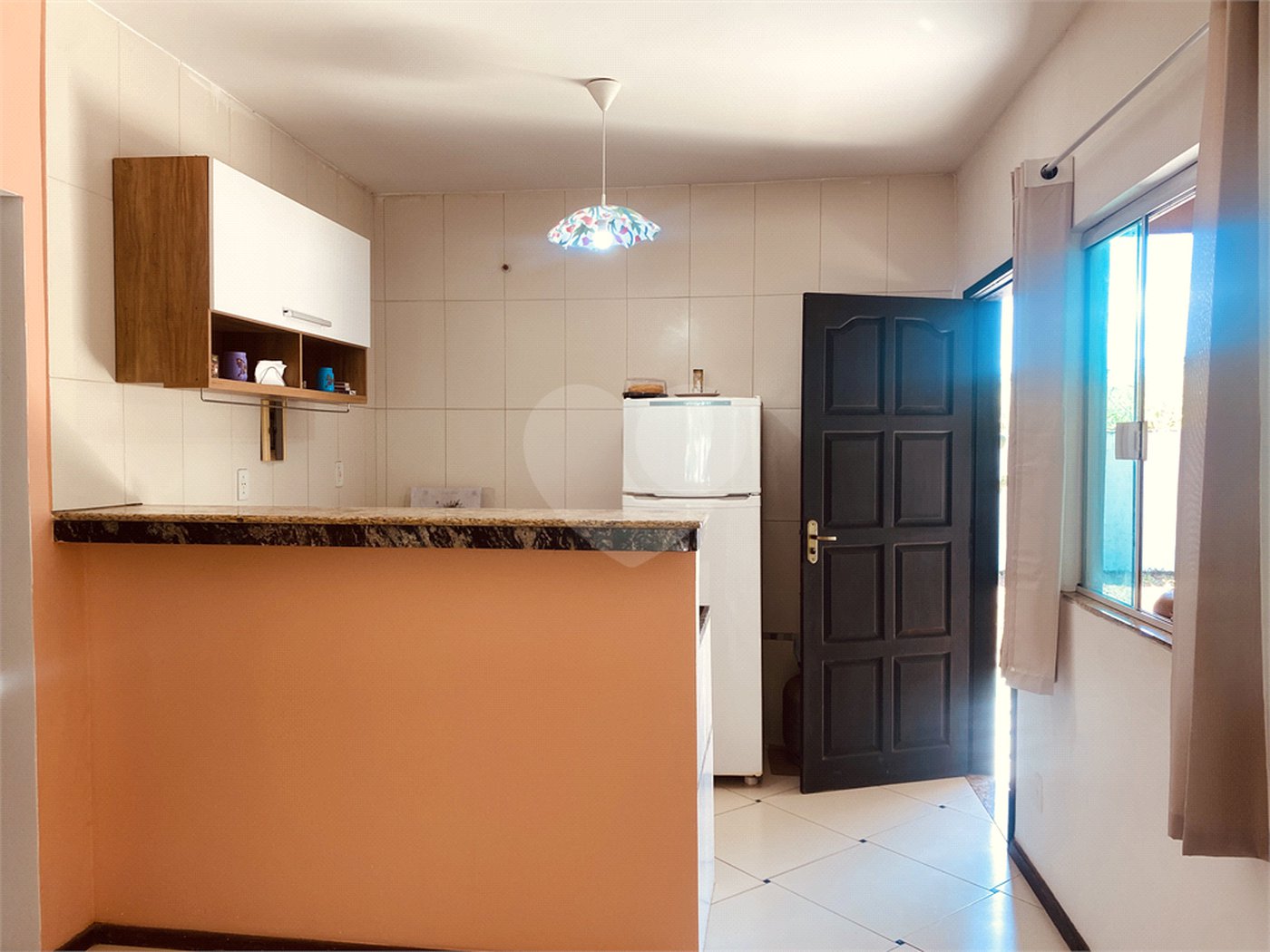 Casa em condomínio para alugar com 2 quartos, sendo 1 suíte, em Caravelas, Armação dos Búzios, RJ