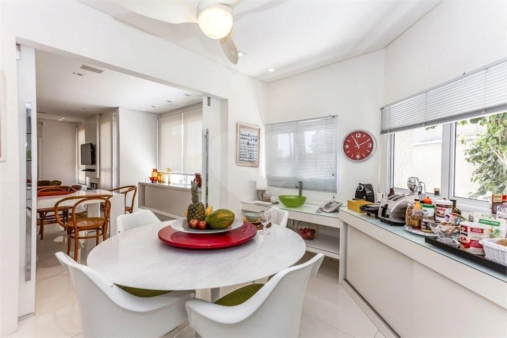 Casa à venda com 5 quartos, sendo 3 suítes, em Jardim Leonor, São Paulo, SP