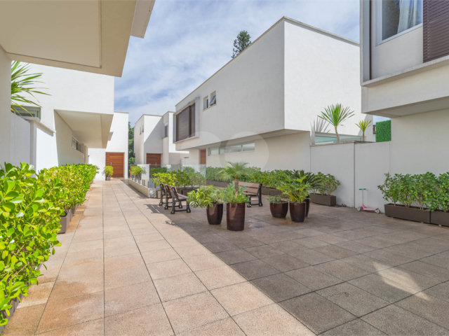 Casa à venda com 4 suítes no condomínio Villagio Quadrifolio, São Paulo - SP