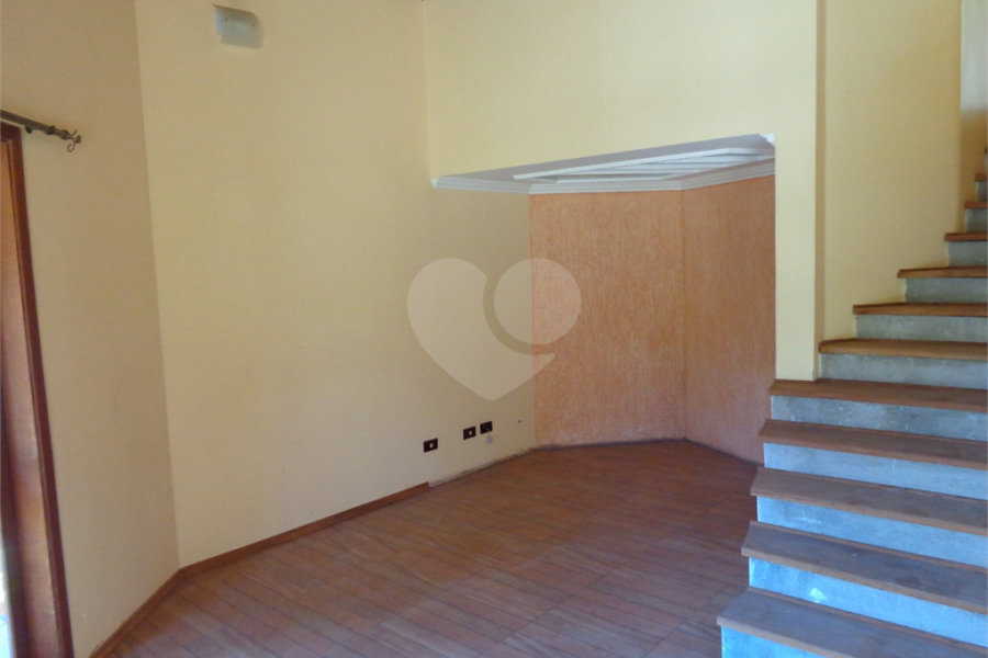 Sobrado à venda com 5 quartos, sendo 1 suíte, em Serra da Cantareira, Mairiporã, SP