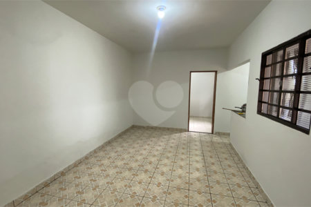 Casa para alugar com 2 quartos, sendo 1 suíte,  em Vila Carolina, Itapetininga, SP