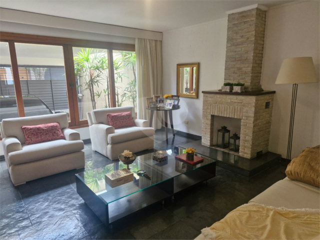 Casa à venda com 3 quartos, sendo 1 suíte,  em Chácara Monte Alegre, São Paulo, SP