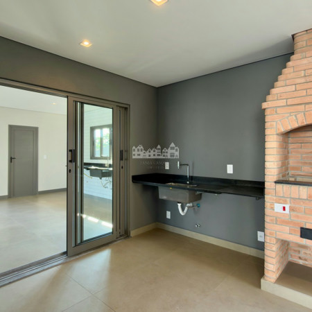 Casa à venda no bairro Loanda em Atibaia com 3 suítes e terraço solarium