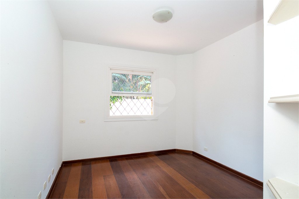 Sobrado à venda com 5 quartos, sendo 3 suítes, em Alto da Boa Vista, São Paulo, SP