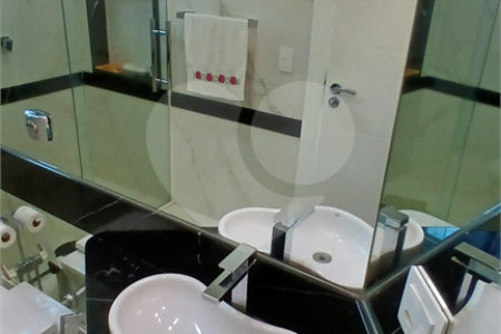 Casa à venda com 3 suítes no condomínio Figueira Garden, Atibaia - SP
