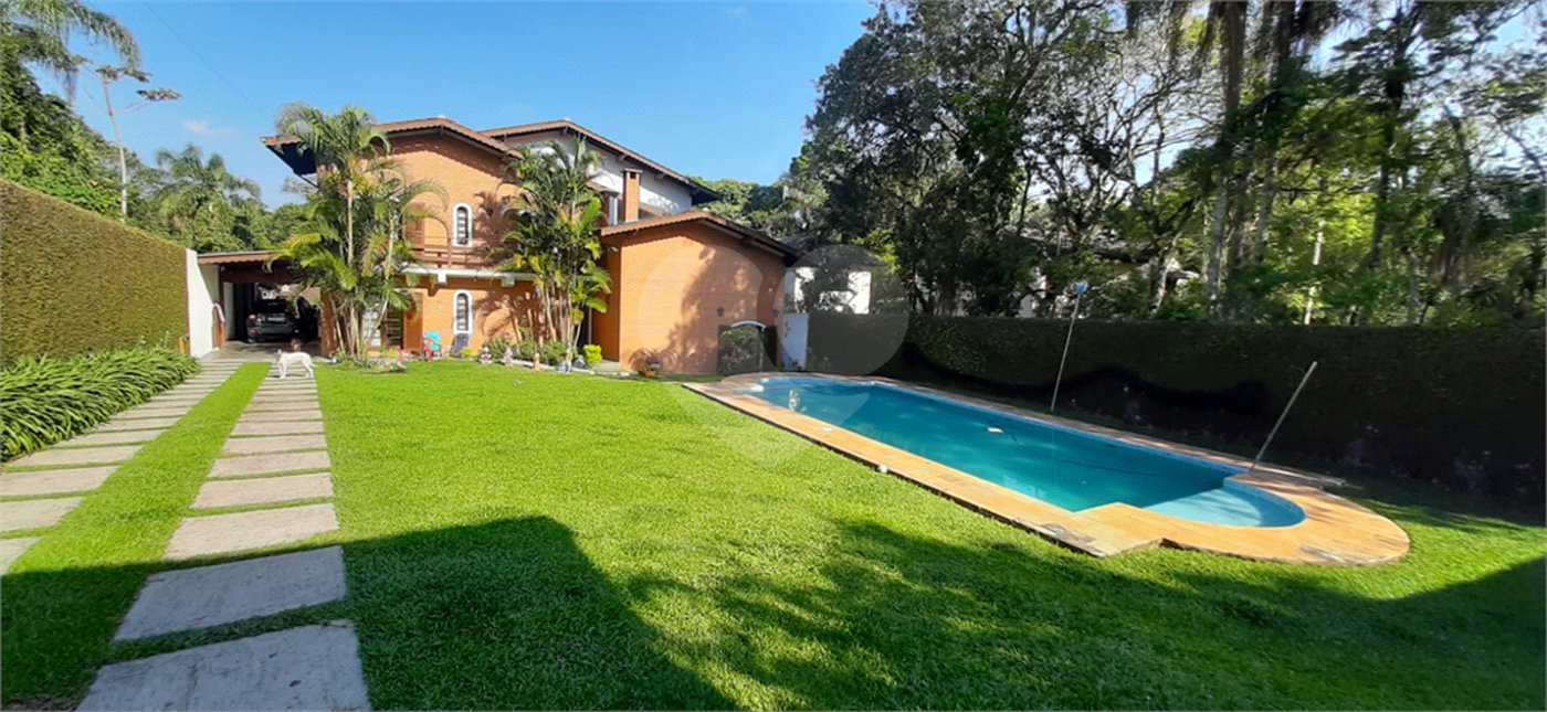 Casa à venda com 3 quartos, sendo 1 suíte, no condomínio Sausalito, Mairiporã - SP