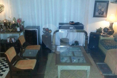 Sobrado à venda com 4 quartos, sendo 2 suítes, em Jardim Leonor, São Paulo, SP