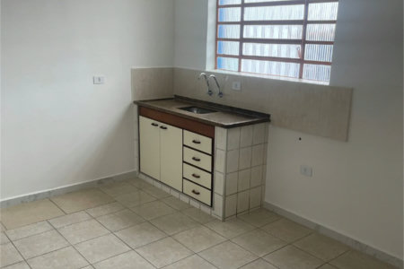 Oportunidade Única na Vila Morse: Amplo Espaço e Conforto!
