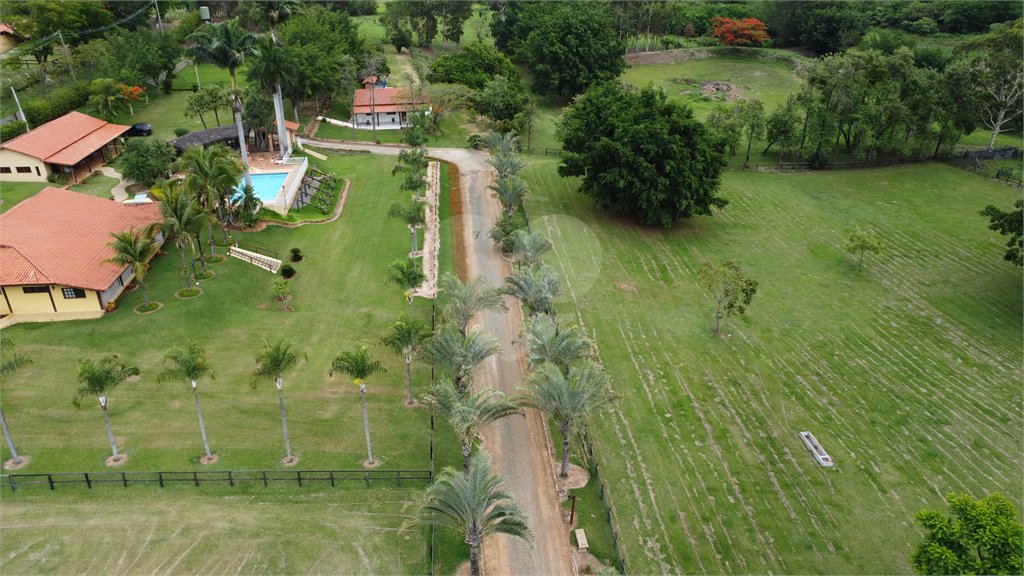 Casa à venda com 8 quartos, sendo 4 suítes, no condomínio Santa Filomena, Salto - SP