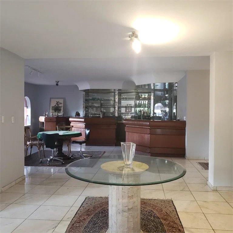 Casa à venda com 6 quartos, sendo 4 suítes, em Vila Sônia, São Paulo, SP