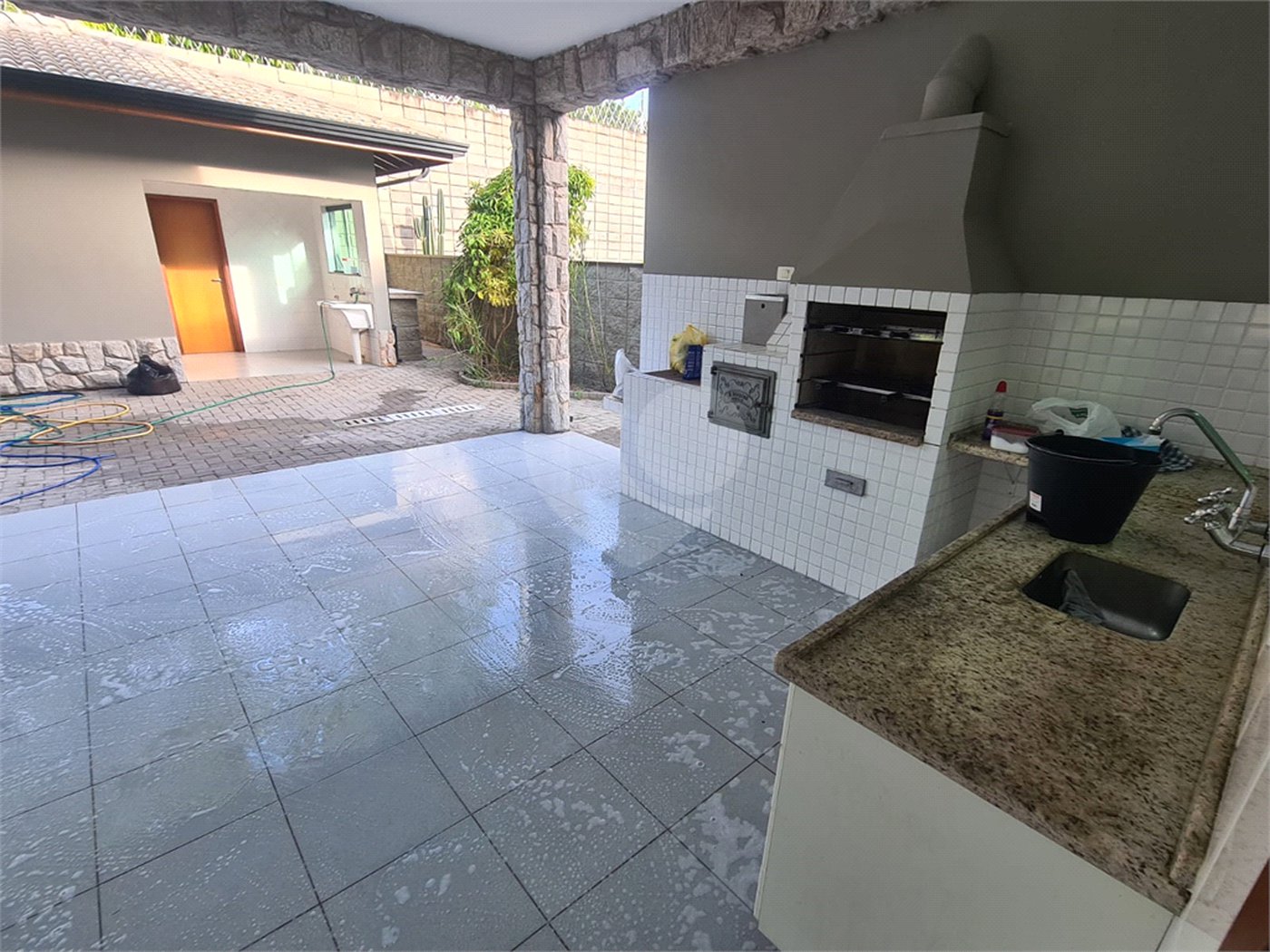 Casa à venda com 4 quartos, sendo 2 suítes, no condomínio Bosque de Grevilea, Vinhedo - SP