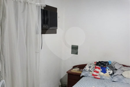 Casa à venda com 5 quartos, sendo 1 suíte, em Bangu, Rio de Janeiro, RJ