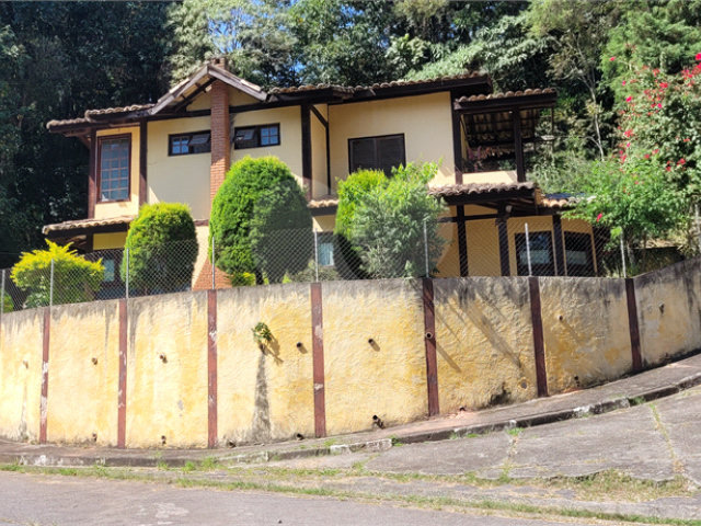 Casa à venda com 3 quartos, sendo 1 suíte,  no condomínio Sausalito, Mairiporã - SP