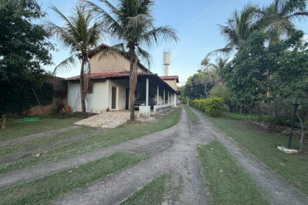Casa Térrea à venda com 9 quartos, sendo 2 suítes, no condomínio Seranila, Monte Mor - SP
