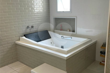Casa à venda com 4 suítes no condomínio Basel, Campinas - SP