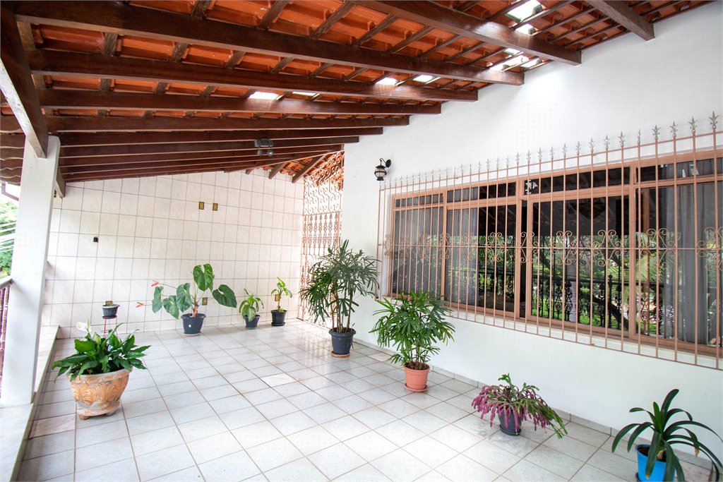 Sobrado à venda com 5 quartos, sendo 1 suíte,  em Jardim Villaça, São Roque, SP