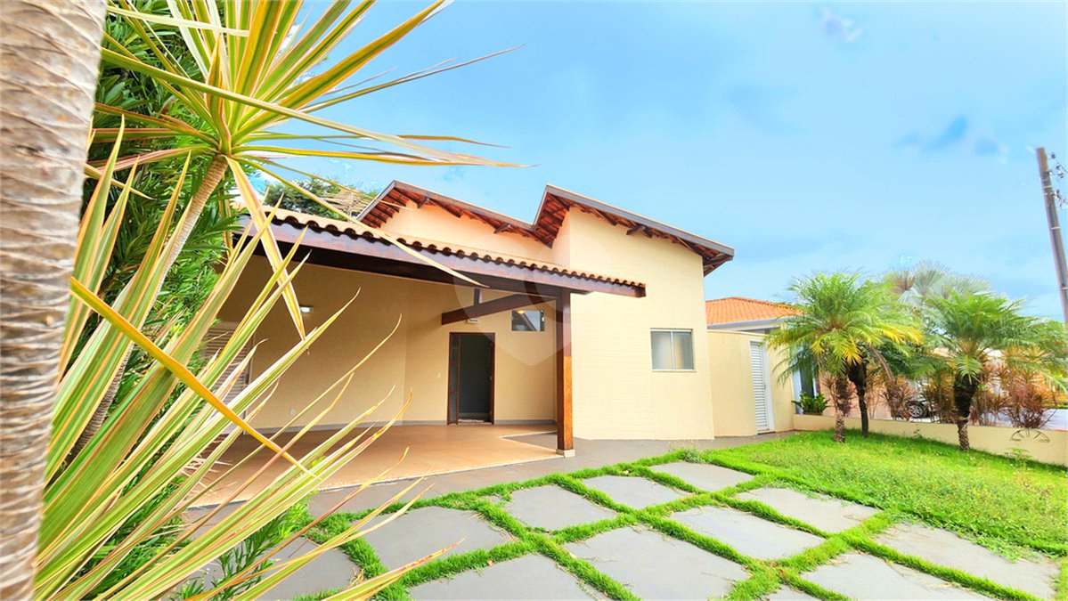 Casa à venda com 3 quartos, sendo 1 suíte, no condomínio Bouganville, Araraquara - SP