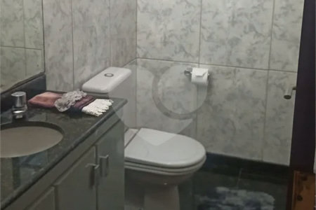 Sobrado de 242 m² com 3 Suítes e 4 Vagas de Garagem no Ipiranga