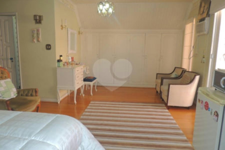Casa de Vila à venda com 4 quartos, sendo 3 suítes, em Brooklin Velho, São Paulo, SP