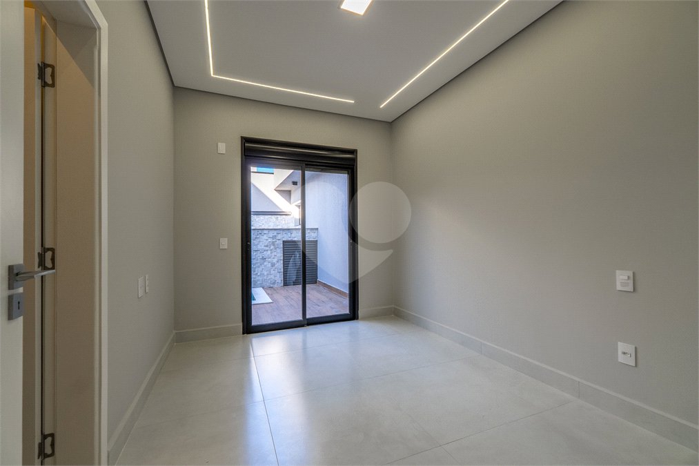 Indaiatuba - SP - Condominio Dona Lucilla - Valor R$2.295.000,00 - 3 suítes + escritório + lavabo - Terreno: 300m2 - Construção: 188m2 - Diferenciais - Móveis planejados no escritório, sala de TV, lavabo, cozinha, área gourmet, lavanderia, banheiros e closet - Ar condicionado em todos os ambie