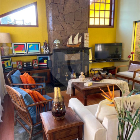Casa à venda com 4 quartos, sendo 2 suítes, no condomínio Monte Belo, Salto - SP