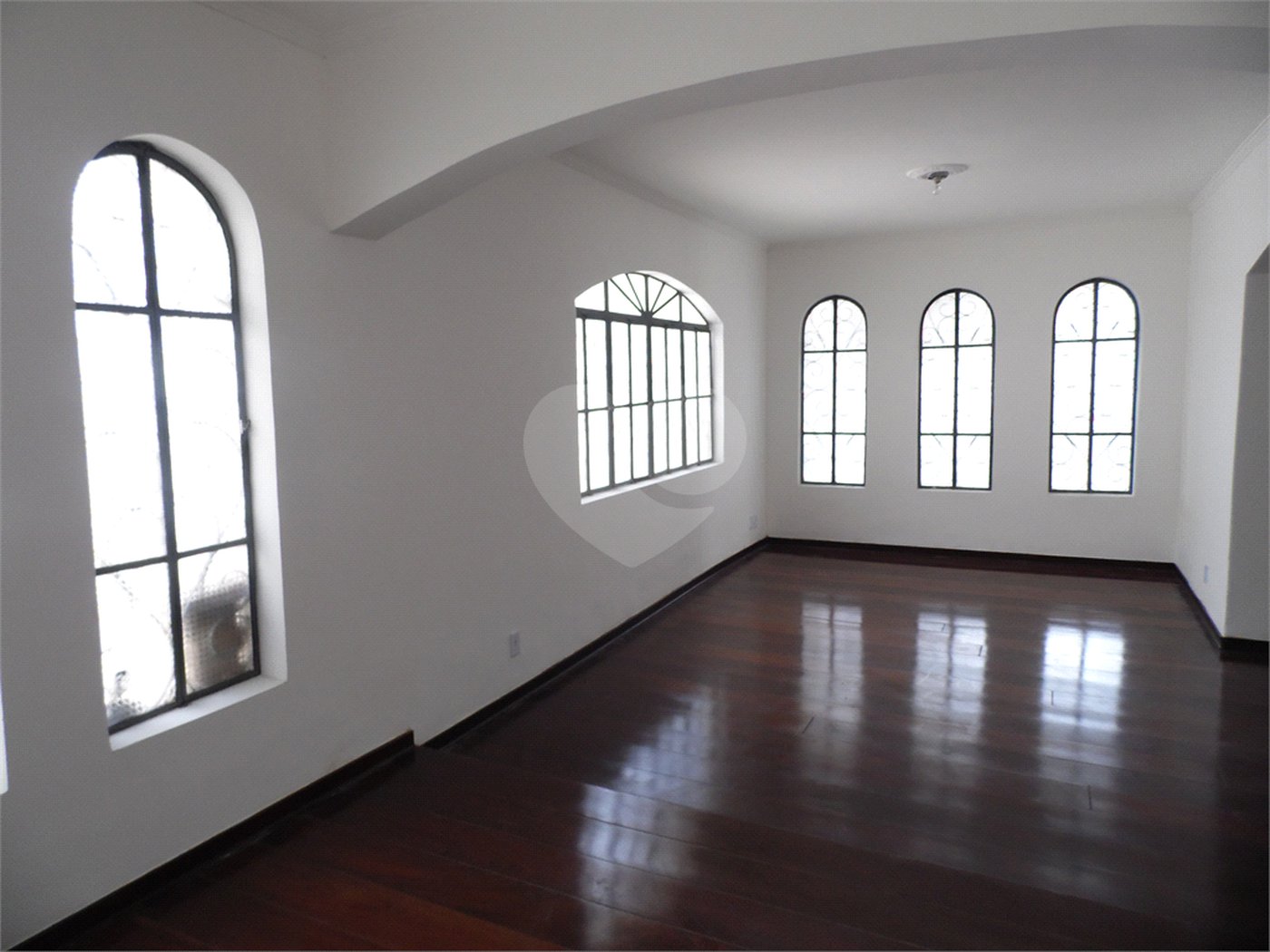 Casa à venda com 5 quartos, sendo 3 suítes, em Vila São Francisco, São Paulo, SP
