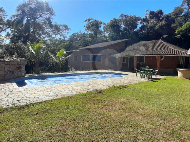 Casa à venda com 3 quartos, sendo 1 suíte,  no condomínio Sausalito, Mairiporã - SP