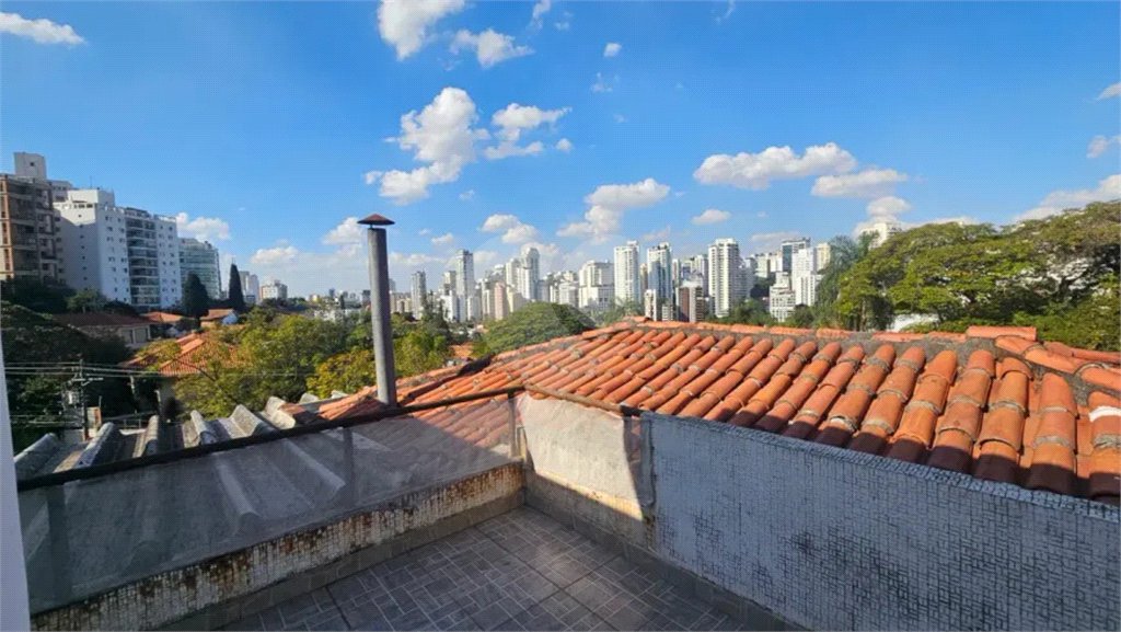Sobrado à venda ou para alugar com 5 quartos, sendo 3 suítes, em Pacaembu, São Paulo, SP