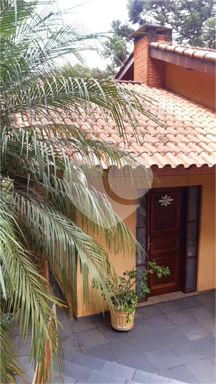 Casa à venda com 3 quartos, sendo 1 suíte, no condomínio Jardim da Monntanha II, Mairiporã - SP