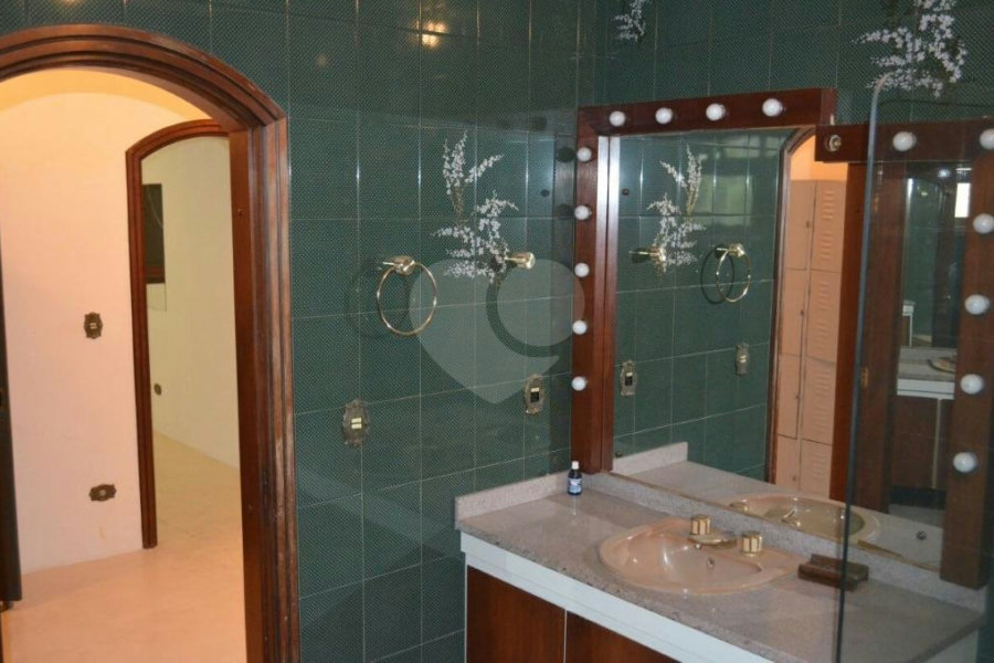 Sobrado à venda com 4 quartos, sendo 3 suítes, em Parque Edu Chaves, São Paulo, SP