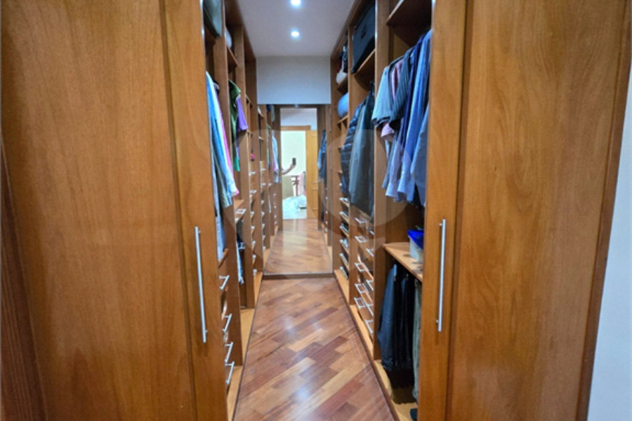 Casa à venda com 4 suítes no condomínio Associação Reserva das Hortênsias, Mairiporã - SP