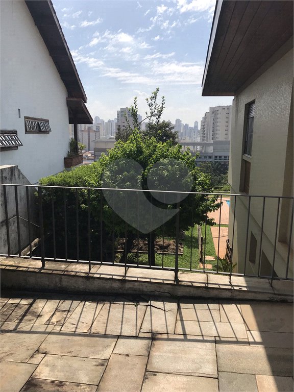 Sobrado à venda com 5 quartos, sendo 1 suíte, em Jardim São Bento, São Paulo, SP