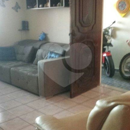 Casa à venda com 3 quartos, sendo 1 suíte, no condomínio Travessa Bruno Andreoni,16, São Paulo - SP