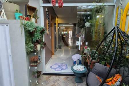 Sobrado à venda com 3 suítes em Vila Nivi, São Paulo, SP