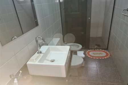 Sobrado à venda ou para alugar com 3 quartos, sendo 2 suítes,  em Ferreira, São Paulo, SP