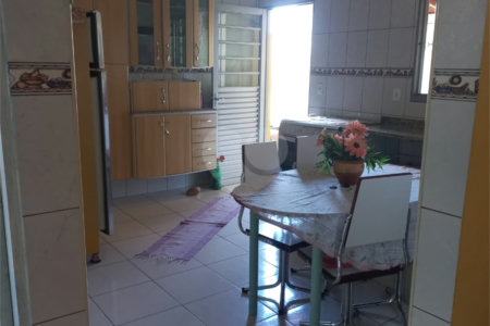 Casa à venda com 2 quartos em Vila Matias, Alambari, SP