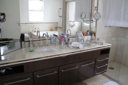 Casa à venda ou para alugar com 4 suítes no condomínio Villa Imperial, São Paulo - SP