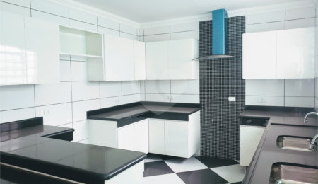 Sobrado à venda com 4 quartos, sendo 2 suítes,  em Brooklin Velho, São Paulo, SP
