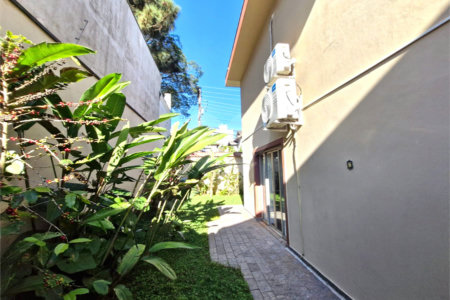 Casa à venda com 4 quartos, sendo 1 suíte, em Alto da Boa Vista, São Paulo, SP