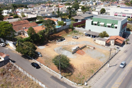 Terreno plano à venda ou locação na Alameda Lucas Nogueira Garcez – Vila Giglio, Atibaia