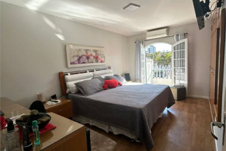 Sobrado à venda com 3 quartos, sendo 1 suíte, em Jardim Jussara, São Paulo, SP