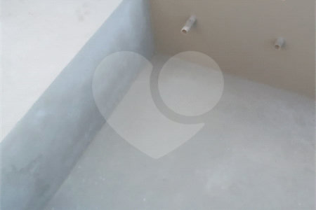 Casa à venda com 3 quartos, sendo 1 suíte,  no condomínio Residencial Club Entresseras, Santa Isabel - SP