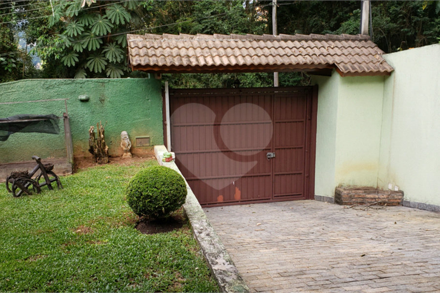 Casa à venda com 3 quartos, sendo 1 suíte, no condomínio Alpes da Cantareira, Mairiporã - SP