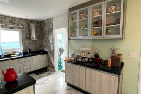 Casa à venda com 1 quarto, sendo 3 suítes, no condomínio Aruã Brisas I, Mogi das Cruzes - SP