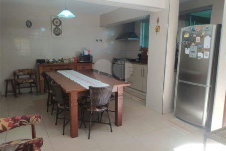 Casa à venda ou para alugar com 3 quartos, sendo 1 suíte, em Estação, São Roque, SP