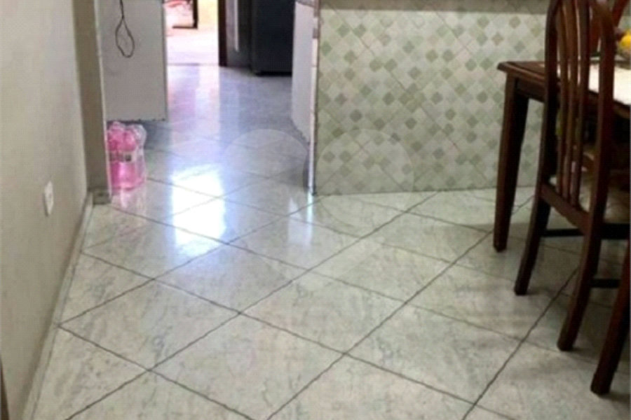 Sobrado à venda com 4 quartos, sendo 3 suítes, em Vila Irmãos Arnoni, São Paulo, SP