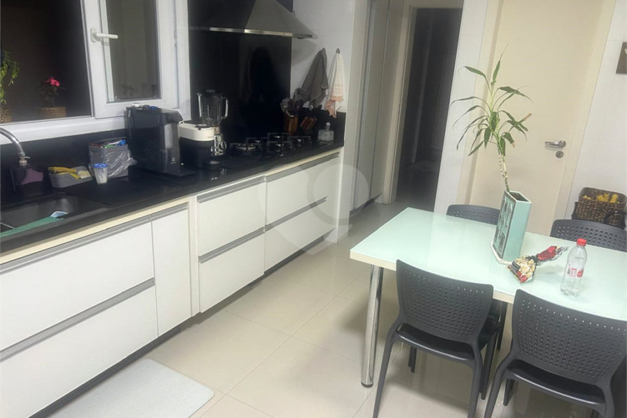 Casa à venda com 4 quartos, sendo 3 suítes,  no condomínio Itatinga 1, São Paulo - SP