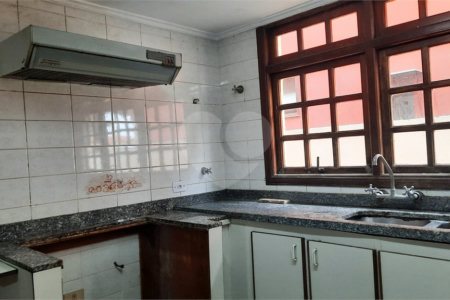 Sobrado à venda com 4 quartos, sendo 3 suítes,  em Interlagos, São Paulo, SP