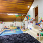 Casa à venda com 4 quartos, sendo 2 suítes, no condomínio Vila dos Ipês, São Paulo - SP